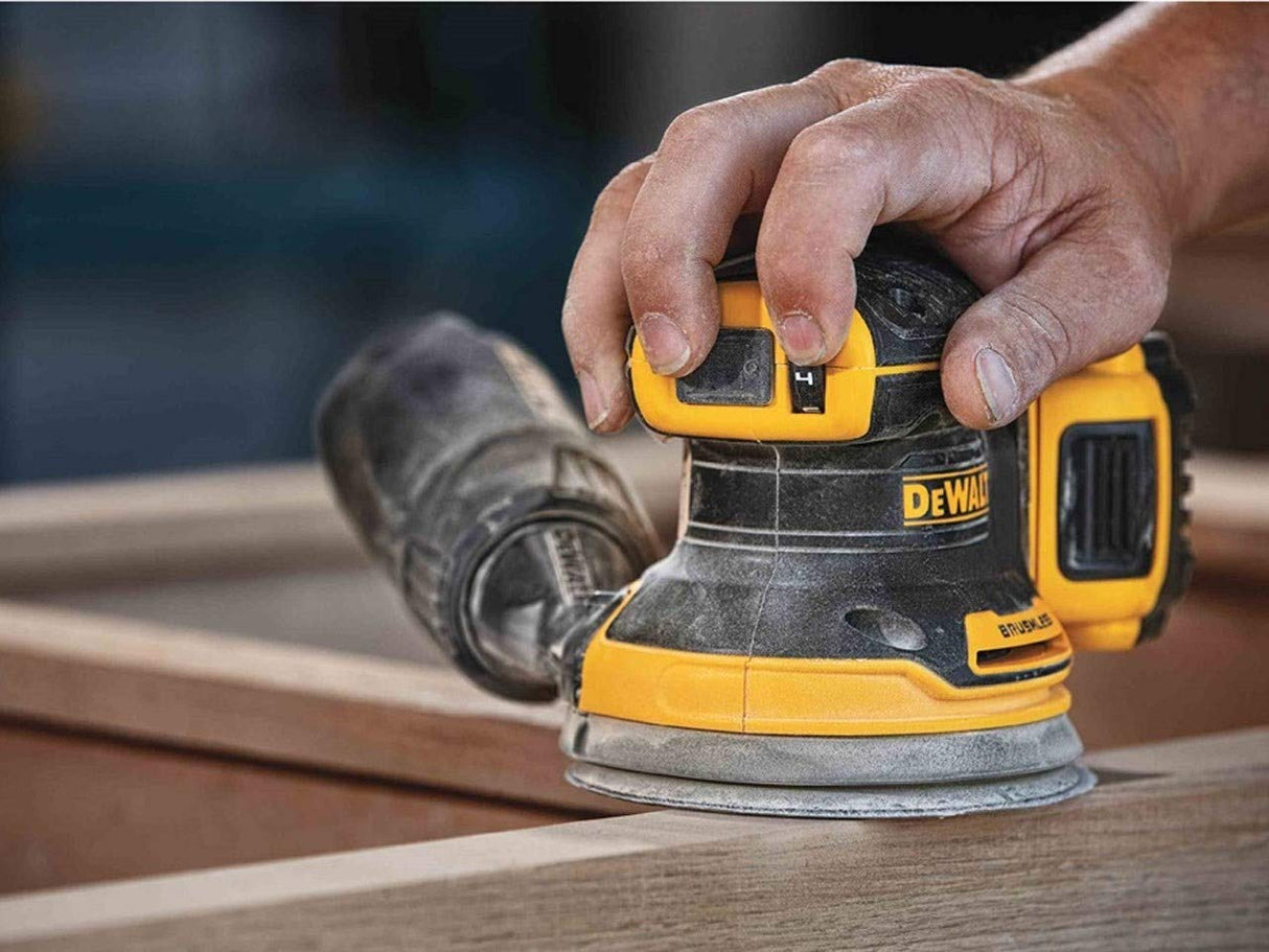 DEWALT DCW210P2 - QW - Lijadora Rotorbital sin escobillas XR 18V con 2 baterías Li - Ion 5.0Ah