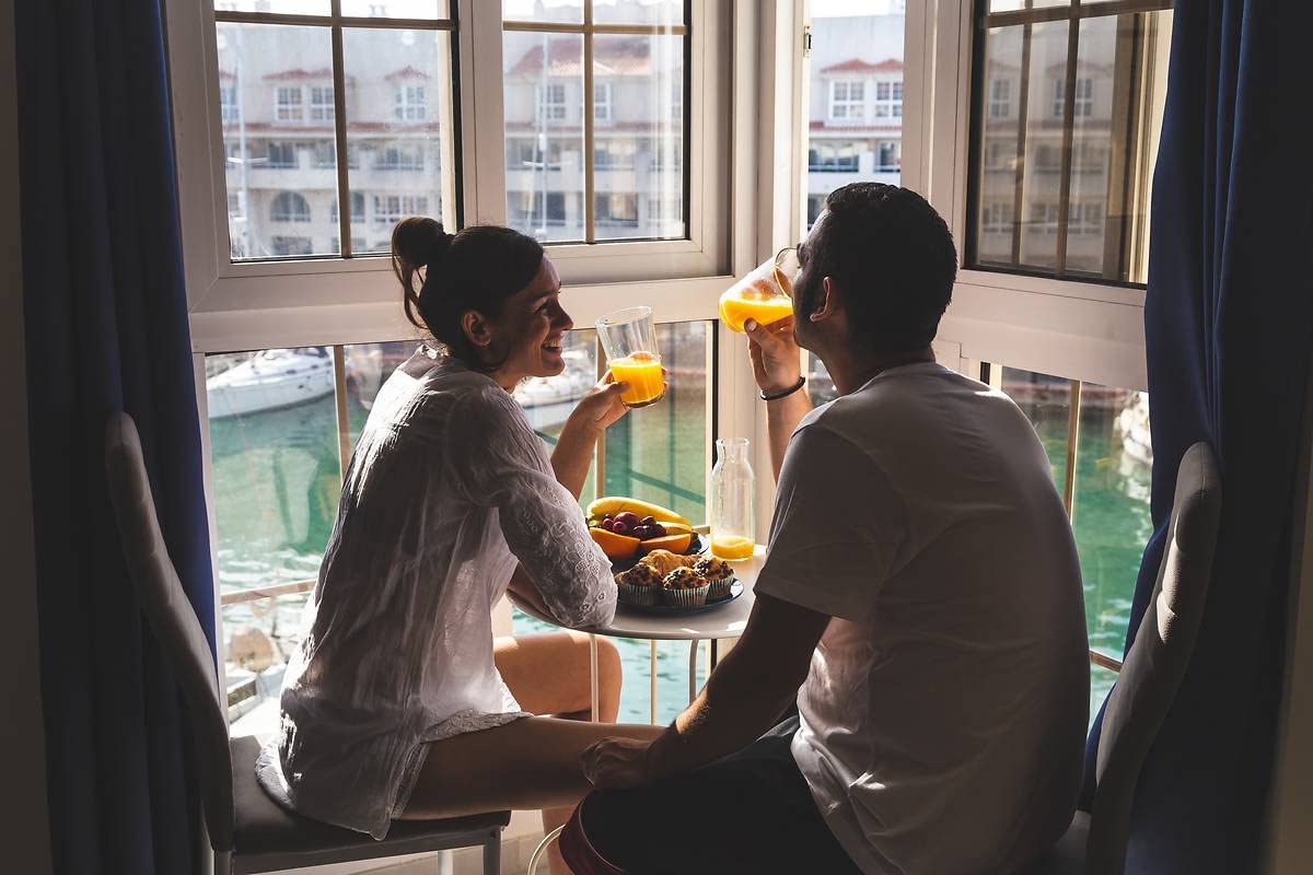 WONDERBOX Connect - Caja Regalo - Estancia Exclusiva - 1 o 2 Noches para 2 Personas Entre más de 150 hoteles en España - Válido Durante 24 Meses