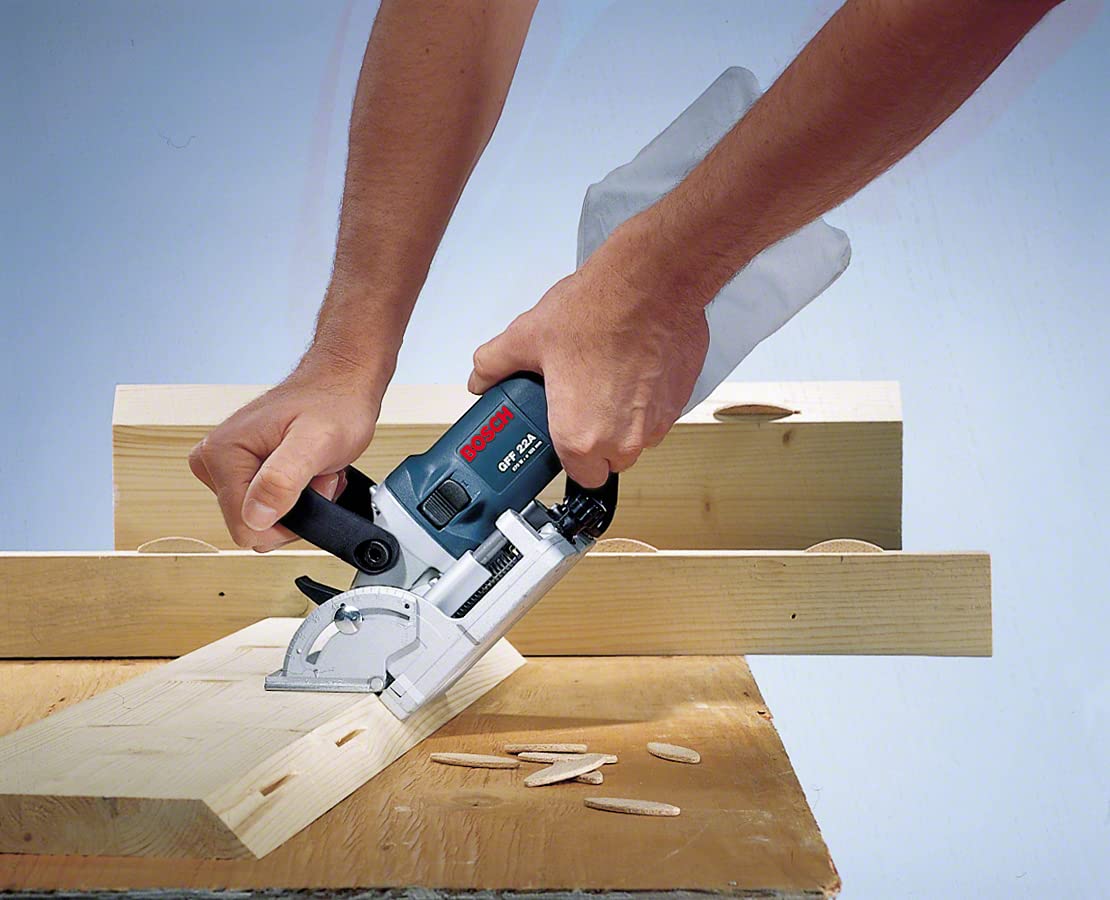 BOSCH 0601620003 - Engalletadora GFF 22 A Professional. 670 W. Ø Fresa: 105 mm. Profundidad máx. de corte: 22 mm. 9.000 rpm. 2,9 Kg