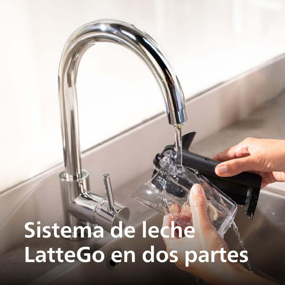 Philips Cafetera Totalmente Automática Serie 5500-20 cafés Calientes y Helados, Sistema de Leche QuickClean LatteGo, 40% más Silenciosa Gracias a SilentBrew, QuickStart, Negro y Plata (EP5546/70)