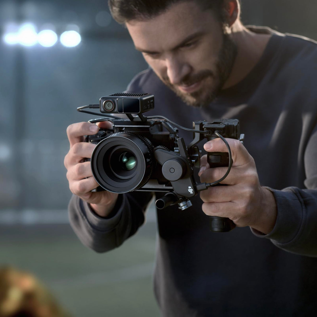 Pack DJI Focus Pro para Creadores, Sistema de Control de Objetivos AMF, Enfoque de Objetos a 20 m, 76 800 Puntos de medición LiDAR, reconocimiento por IA, Control de FIZ del Objetivo, Unidad de Mano