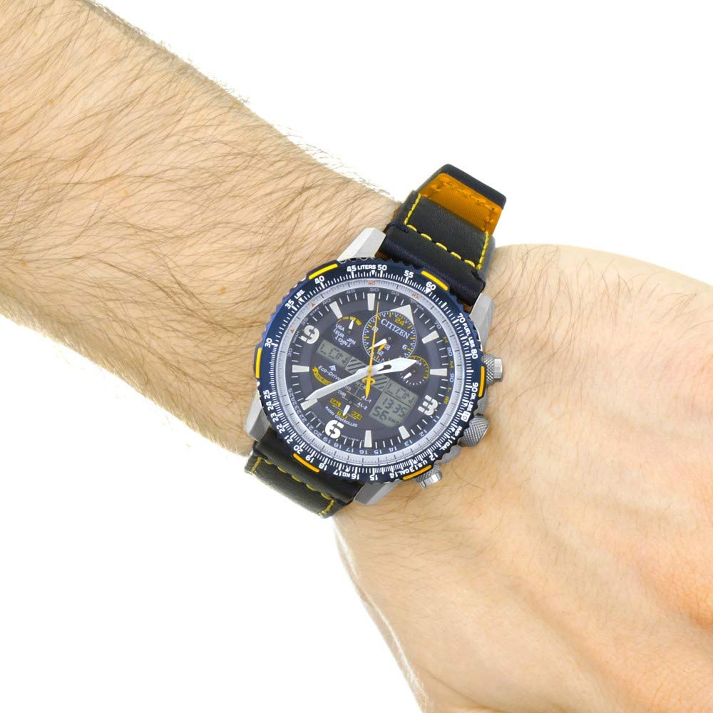 Citizen Reloj Analógico-Digital para Hombres de Energía Solar con Correa en Cuero JY8078-01L