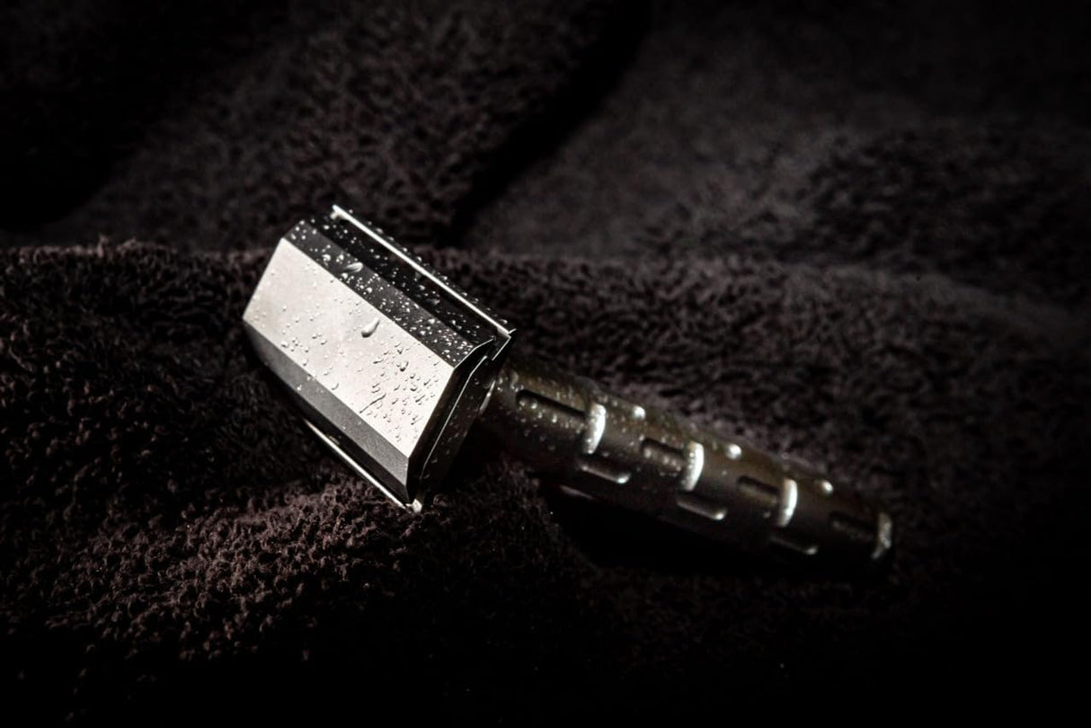 The Goodfellas' smile safety razor stainless steel Syntesi