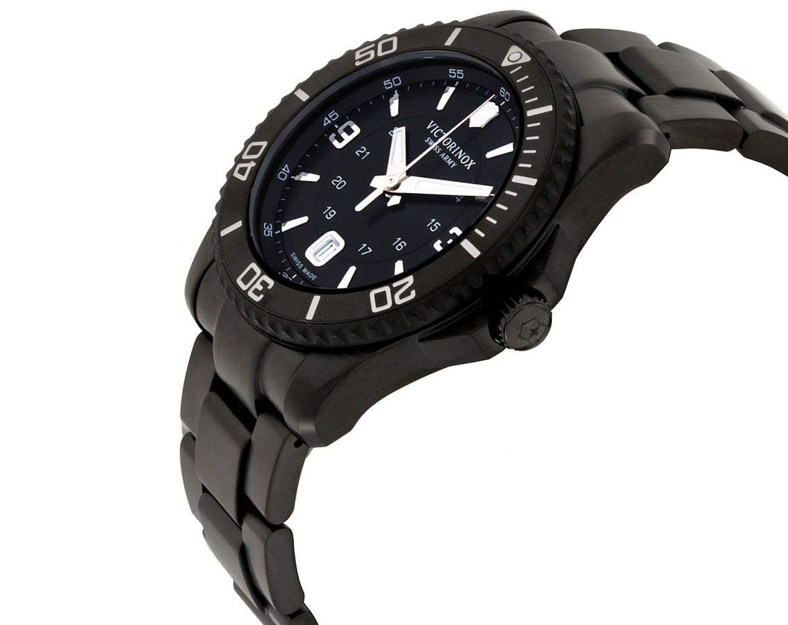 Victorinox Maverick Black Edition Ø 43 mm Reloj de Pulsera de Hombre, Swiss Made, Cuarzo analógico, Sumergible hasta 100 m, Pulsera de Acero Inoxidable, Negro