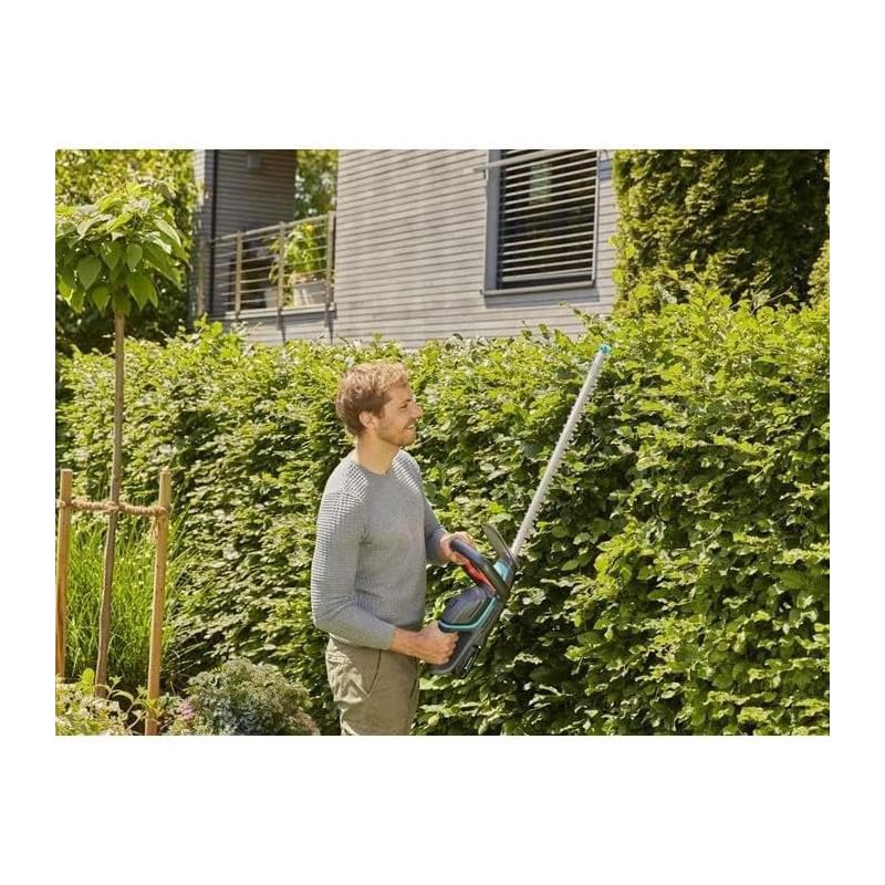 Gardena Set Ready-To-Use de cortasetos a batería ComfortCut 60 18V P4A: cortasetos con mango ergonómico y protección antiimpactos, ligero para un mejor manejo, incluye batería P4A de 18V (14731-20)