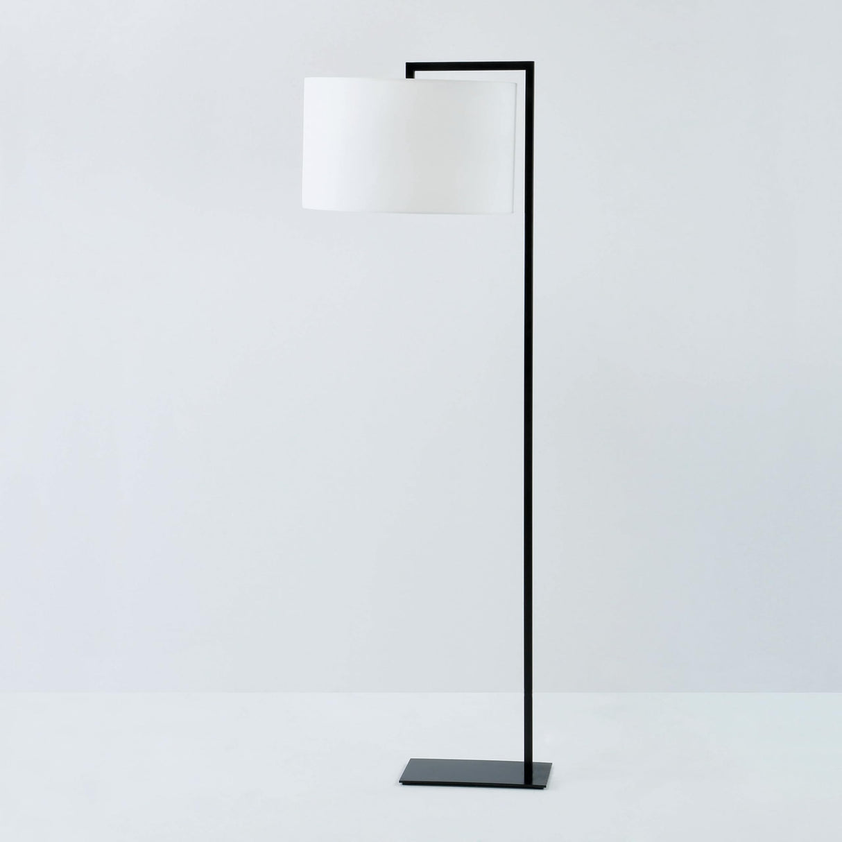 LAMPARA DE PIE 20X35X170 METAL NEGRO SIN PANTALLA