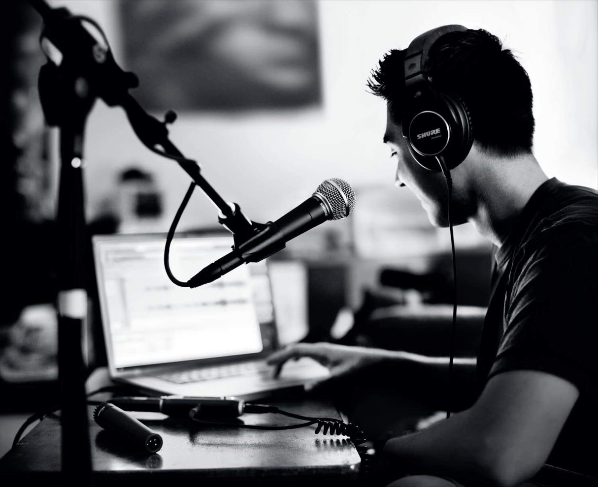 Shure SM58-LC El micrófono de Voz dinámico está diseñado para el Uso Profesional en Voces en actuaciones en Vivo, Refuerzo de Sonido y grabaciones de Estudio - No se Incluye el Cable (SM58-LCE)