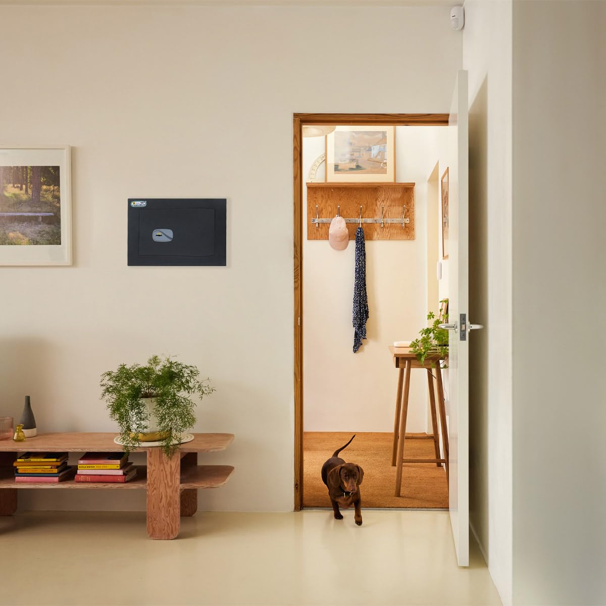 Yale Caja fuerte de pared con llave Y3260220, negra, 27 x 39 x 24 cm, 2 pernos horizontales y 1 + 1 verticales