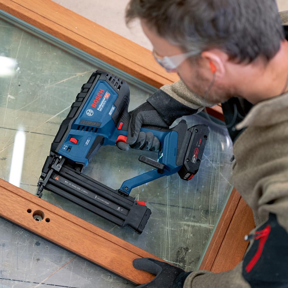 Bosch Professional 18V System clavadora madera batería GNH 18V-50 M (modo disparo por impacto simple, apto para clavos: 16-54 mm, 1,2 mm y ángulo de clavado de 0°, sin baterías ni cargador)