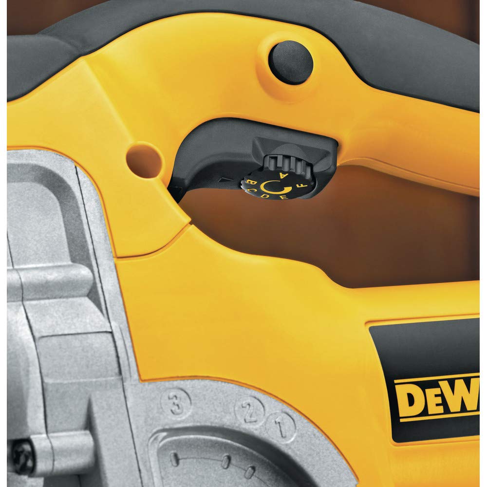 DEWALT DW331K-QS - Sierra de Calar, 701W, Velocidad Variable 0-3100 cpm, Corte en Madera 135 mm, Metal 12 mm, Acción Pendular, Cambio Rápido de Hoja, Base Ajustable, Incluye Maletín de Transporte