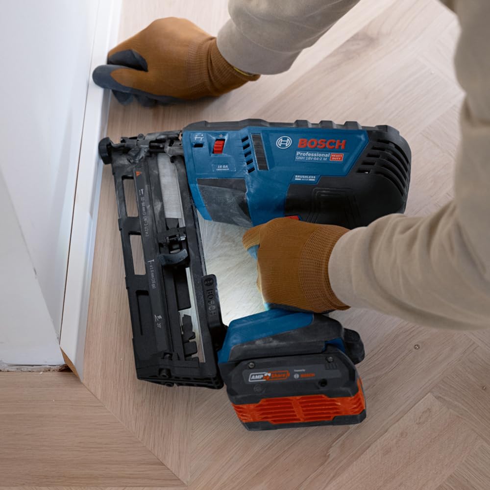 Bosch Professional 18V System clavadora madera batería GNH 18V-64-2 M (modo disparo impacto simple, apto para clavos: 32-64 mm, 1,6 mm y ángulo de clavado de 20°, sin baterías en L-BOXX)