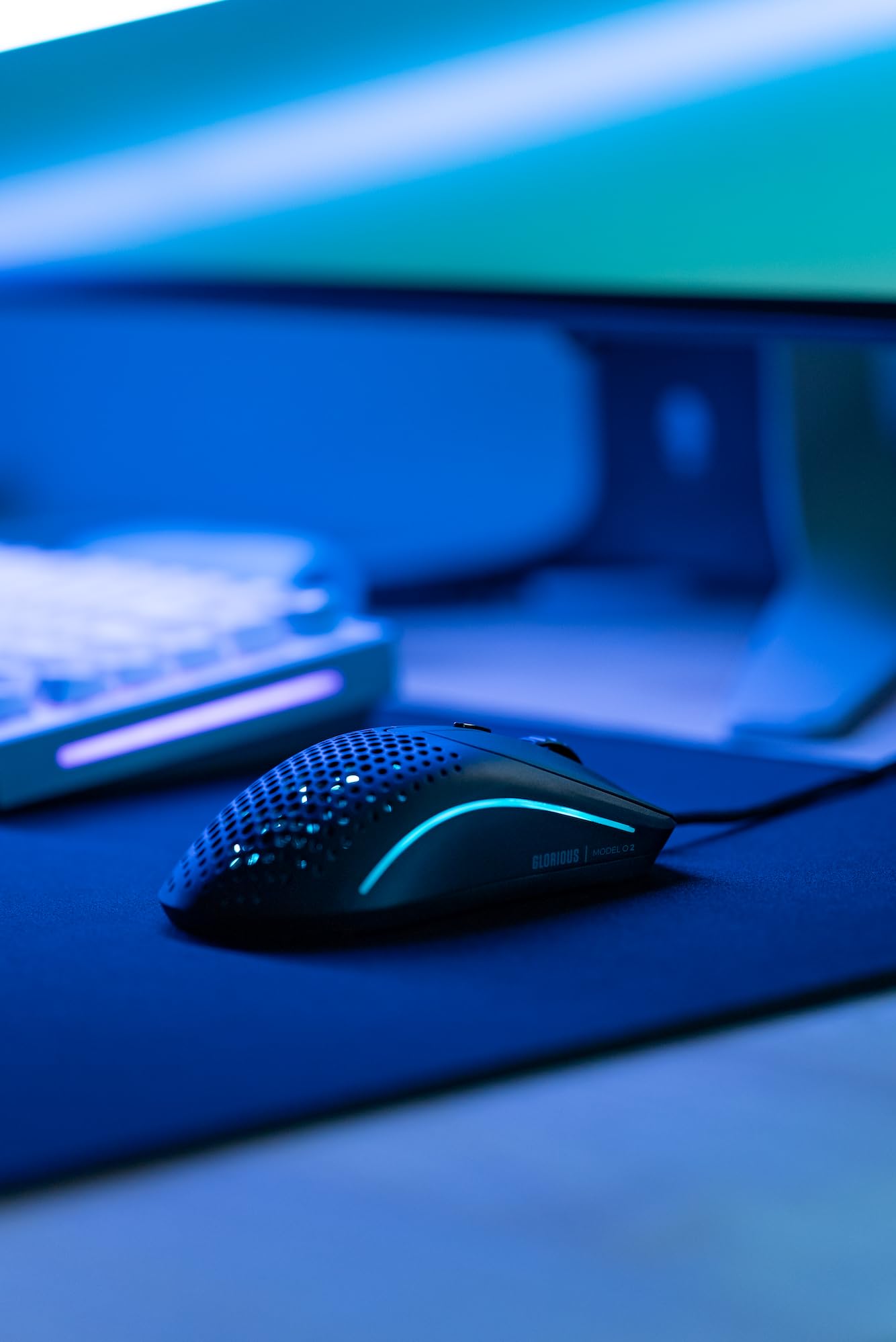 Glorious Gaming Model O 2 Wireless Ratón gaming inalámbrico - Híbrido 2,4 GHz y Bluetooth, 68g superligero, gran batería, sensor PPP 26K, RGB, ambidiestro, 6 botones, deslizadores de PTFE - Negro