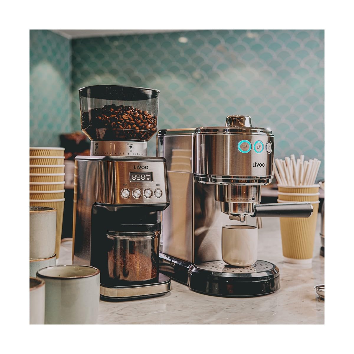 Livoo - Cafetera espresso DOD186-1350W, depósito 1L, 15 bares, compatible con cápsulas ESE, percolador café molido