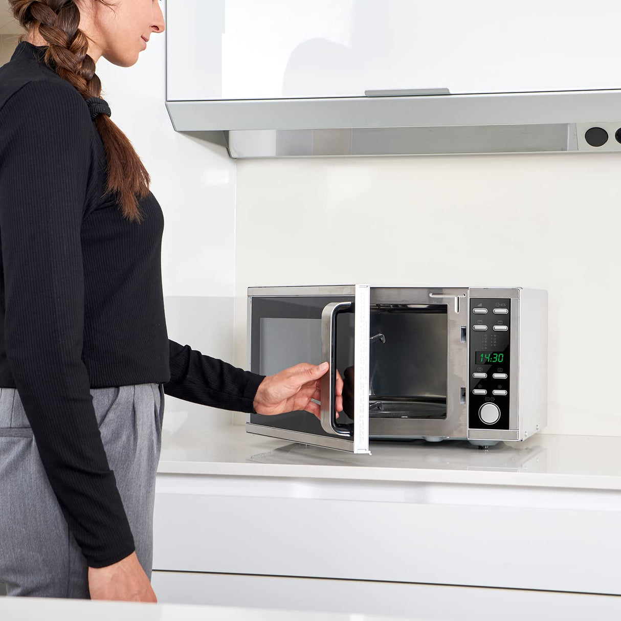 BLACK+DECKER BXMY901E - Microondas con grill y convección, 25L, 900W potencia, 1000W grill, 5 potencias, función descongelar, auto-menú con 9 recetas, temporizador 95 min, 2 funciones combinadas