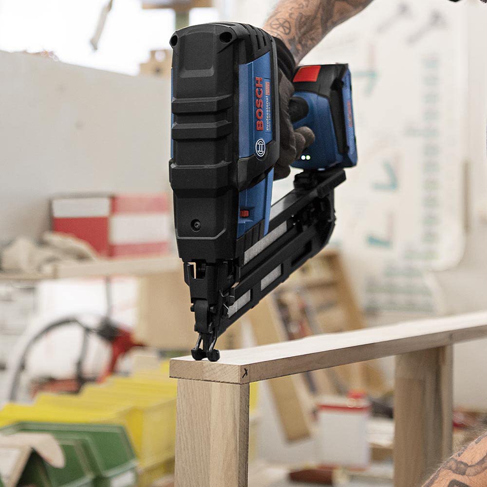 Bosch Professional 18V System GNH 18V-64 M - Clavadora a batería (Ø máx. 1,6 mm, clavos 32/64 mm, modo contínuo, sin batería, en caja)