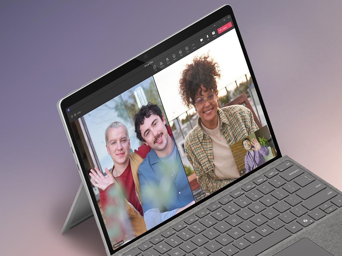 Microsoft Surface Pro (Incluye el Cargador) | Copilot+ PC | Pantalla táctil 13” | Snapdragon® X Plus | 16GB RAM | 256GB SSD | Último Modelo, 11a edición | Platino