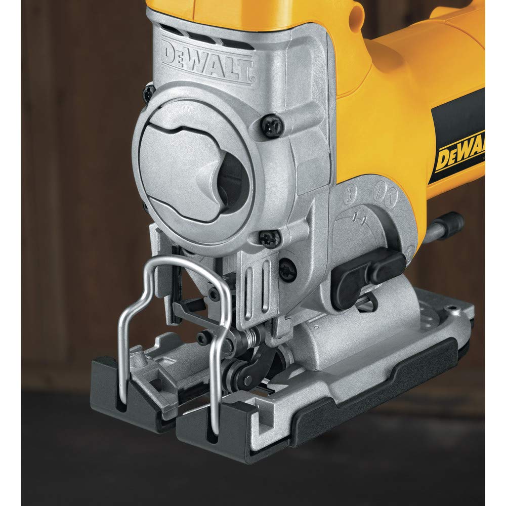 DEWALT DW331K-QS - Sierra de Calar, 701W, Velocidad Variable 0-3100 cpm, Corte en Madera 135 mm, Metal 12 mm, Acción Pendular, Cambio Rápido de Hoja, Base Ajustable, Incluye Maletín de Transporte