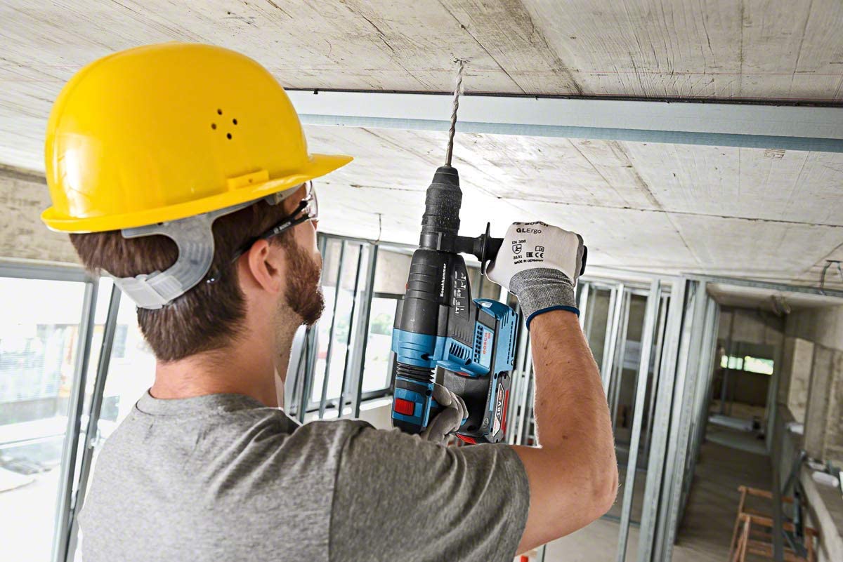 Bosch Professional 18V System GBH 18V-26 F + GLI VariLED - Set martillo perforador a batería + foco de obra (2 baterías x 4.0Ah, en maletín) - Amazon Exclusive