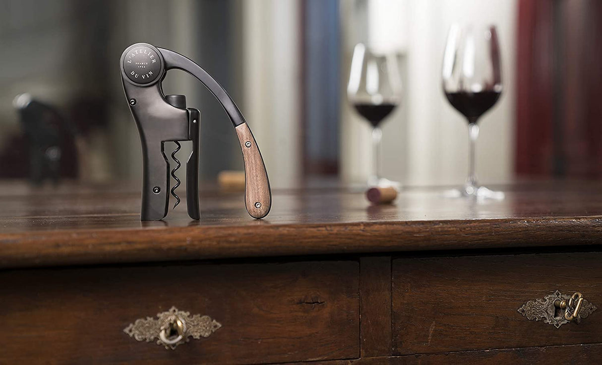 L’ATELIER DU VIN – Oeno Motion Wood & Black – Sacacorchos de palanca vertical - Metal mate y nogal sólido - Color negro