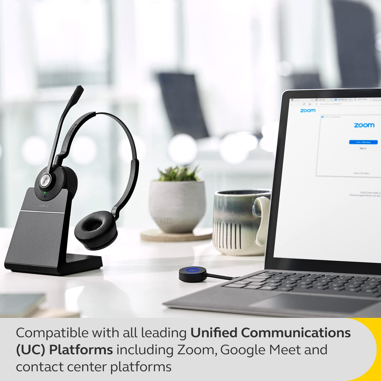 Jabra Link 400 USB-A DECT Adaptador, Llave portátil y duradera con un alcance inalámbrico seguro de hasta 150 m para determinados auriculares inalámbricos Jabra Engage - Variante UC - Negro