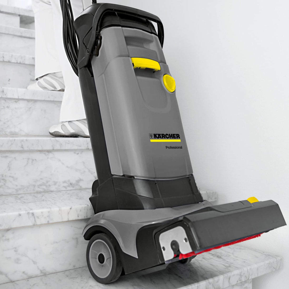 Kärcher BR 30/4 C Fegadora-aspiradora compacta para limpieza eficaz de suelos duros, Gris