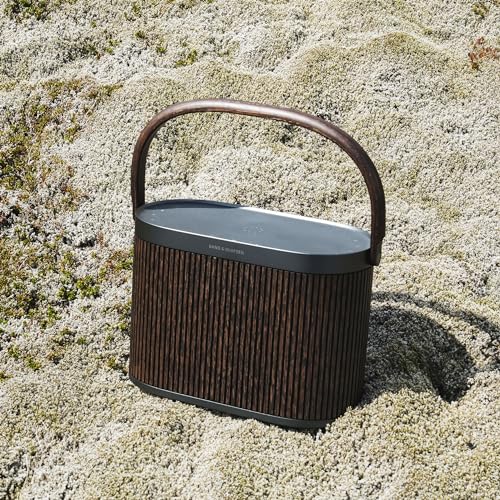 Bang & Olufsen Beosound A5 Potente Altavoz de Lujo Modular Bluetooth Portátil y WiFi para Uso en Casa o Exteriores con una Batería de Larga Duración y Cargador Inalámbrico Dark Oak