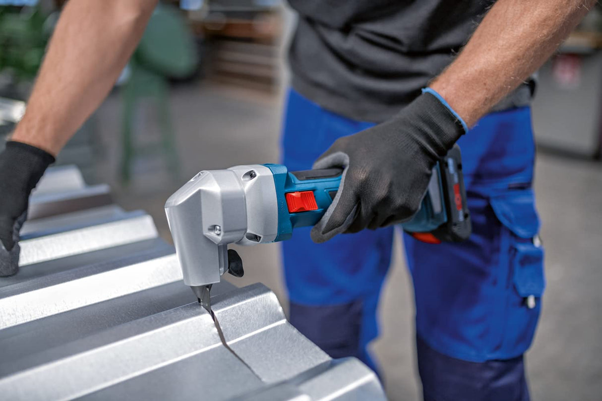 Bosch Professional 18V System GNA 18V-16 E - Punzonadora a batería (Brushless, 1400 cpm, motor Brushless, corte en acero 1,6 mm, 2 baterías ProCORE 4.0Ah, en L-BOXX)