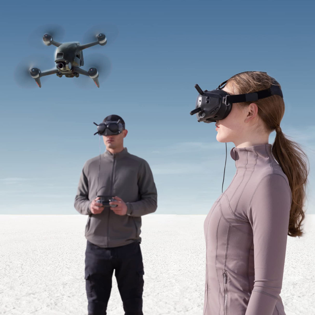 DJI FPV Combo Drone con Mando a distancia, Quadcopter, OcuSync 3.0 HD Transmisión, 4K Vídeo, Experiencia de Vuelo Inmersiva, Súper Gran Angular de 150°, Freno de Emergencia y Vuelo Estacionario, Gris