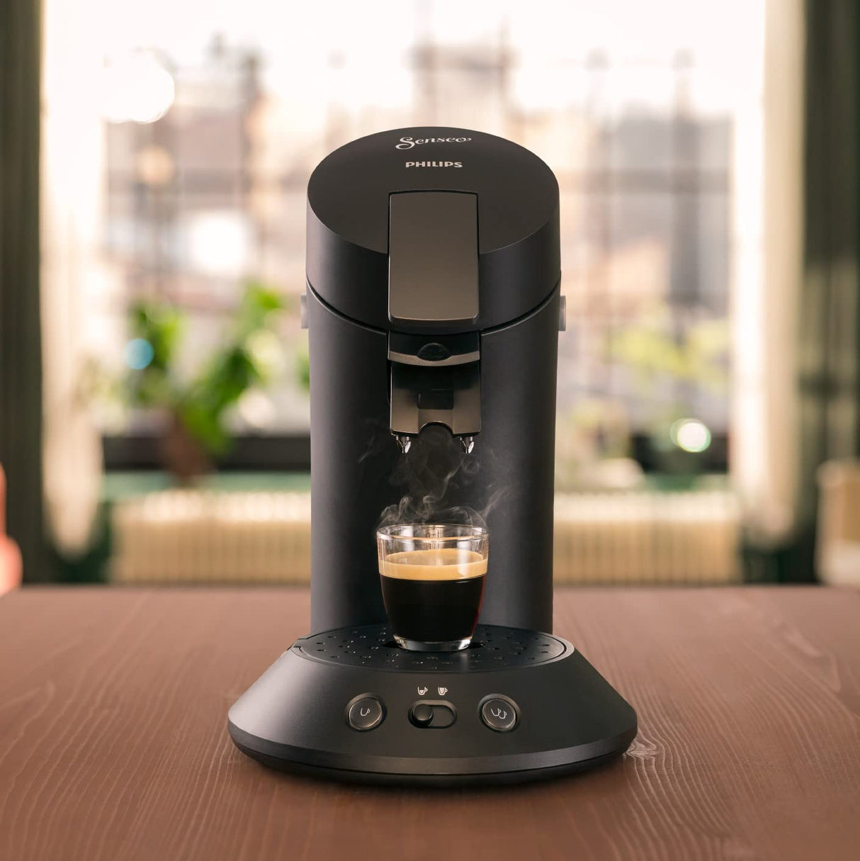Philips Domestic Appliances Máquina De Cápsulas De Café SENSEO. Selección De La Intensidad Del Café. Tecnología Coffee Boost. Producto Ecológico. Negro Piano. (CSA210/22)