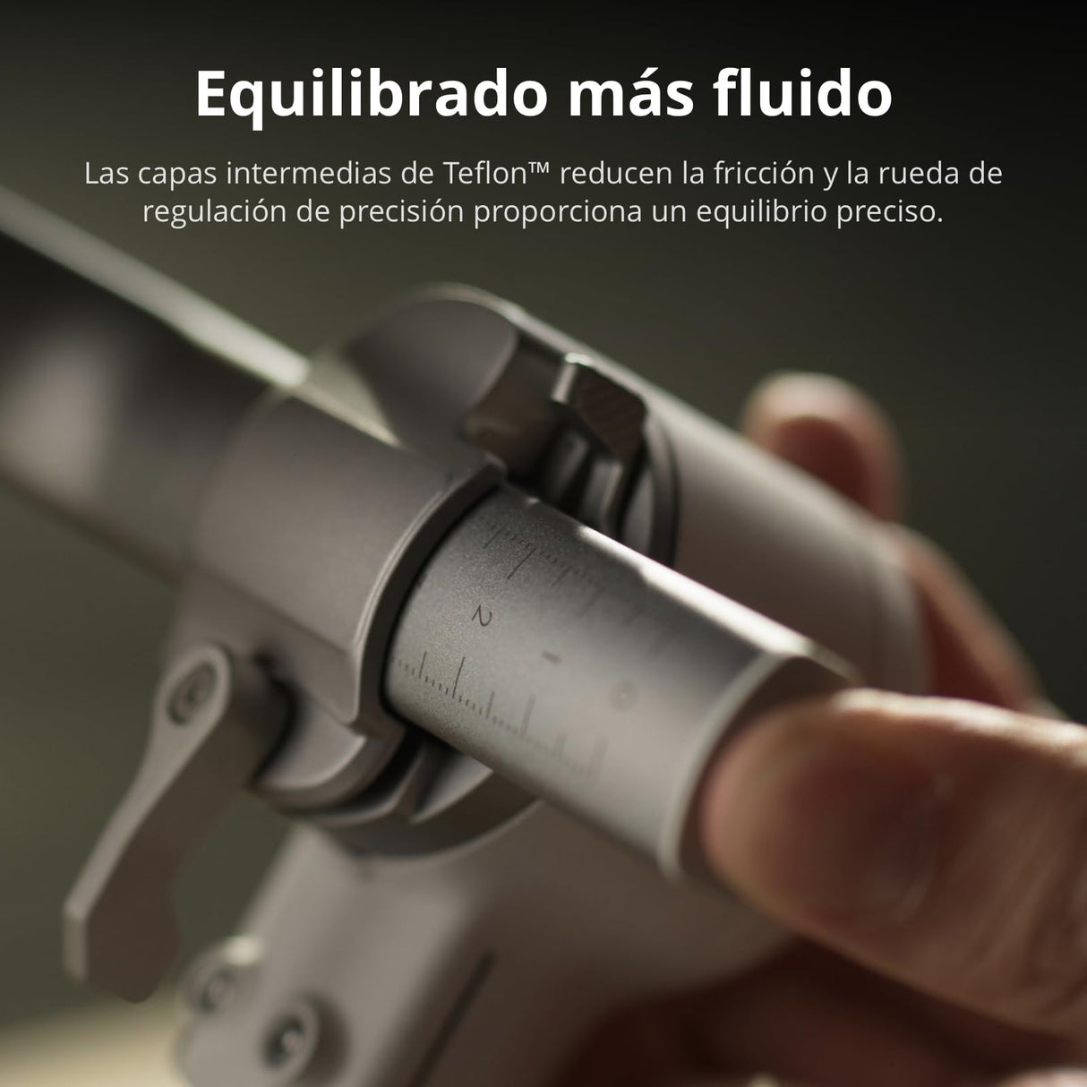 Pack DJI RS 4 Mini, Estabilizador para cámaras Canon/Sony/Panasonic/Nikon/Fujifilm, Bloqueos de Ejes automáticos, Carga útil de 2 kg, Estabilizador de cámara, Empuñadura Maleta