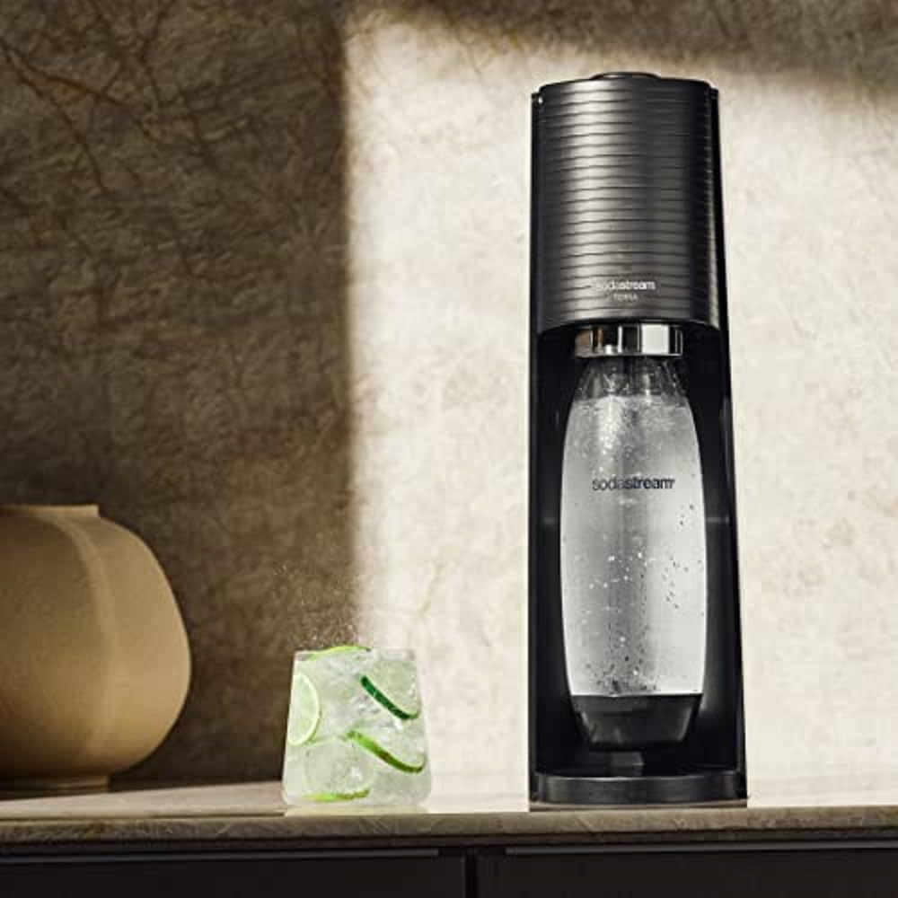 SodaStream Terra Pack - Máquina Gasificadora de Agua Color Negro, Incluye 1 Botella Fuse de 1L 2 Botellas Fuse de 0,5L y 1 Cilindro de Gas Color Rosa, Para Preparar Hasta 60L de Agua con Gas