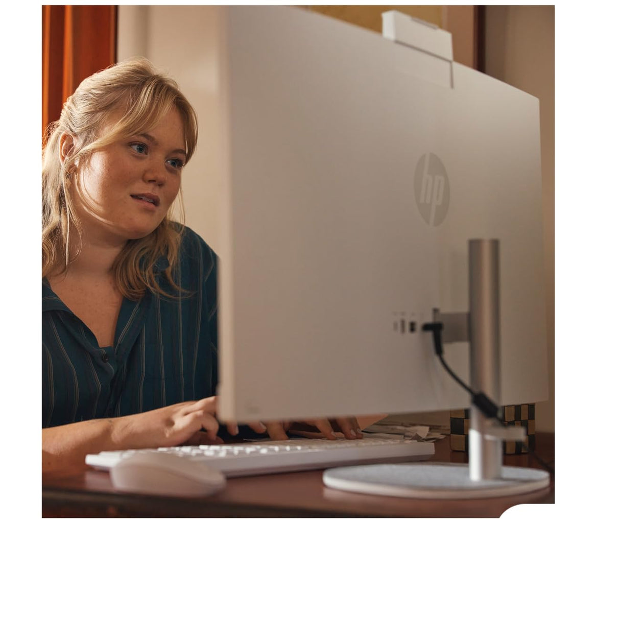 HP Ordenador de sobremesa Todo en uno | Pantalla FHD de 27" | AMD Ryzen™ 7 7730U | 16 GB DDR4 RAM | 1 TB SSD | Unidad gráfica AMD Radeon™ | Windows 11 Home | Blanco
