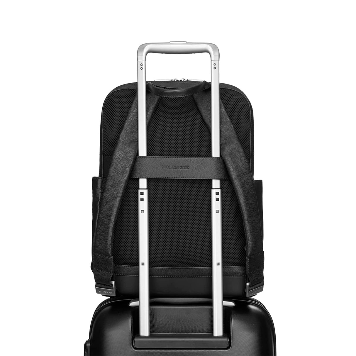 Moleskine - Mochila Colección Classic Pro en Cuero, Mochila Profesional para Oficina, Mochila Porta Pc para Laptop, iPad, Notebook hasta 15'', Dimensiones 43 x 33 x 14 cm, Color Negro