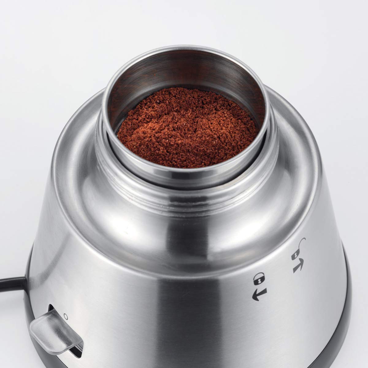 Cloer 5928 Cafetera espresso eléctrica, 3-6 tazas, un filtro de acero inoxidable, Apagado automático, Indicador de nivel de agua, Interruptor encendido / apagado, 365 vatios, acero inoxidable