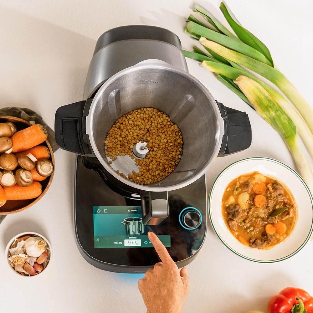 Cecotec Robot de Cocina Multifunción con Dispensador de Alimentos Mambo CooKing Unique. 2200W, 45 Funciones, Miles de Recetas Guiadas, Jarra Unique de 4,5L, Accesorios: Vaporera o Pala para Guisos