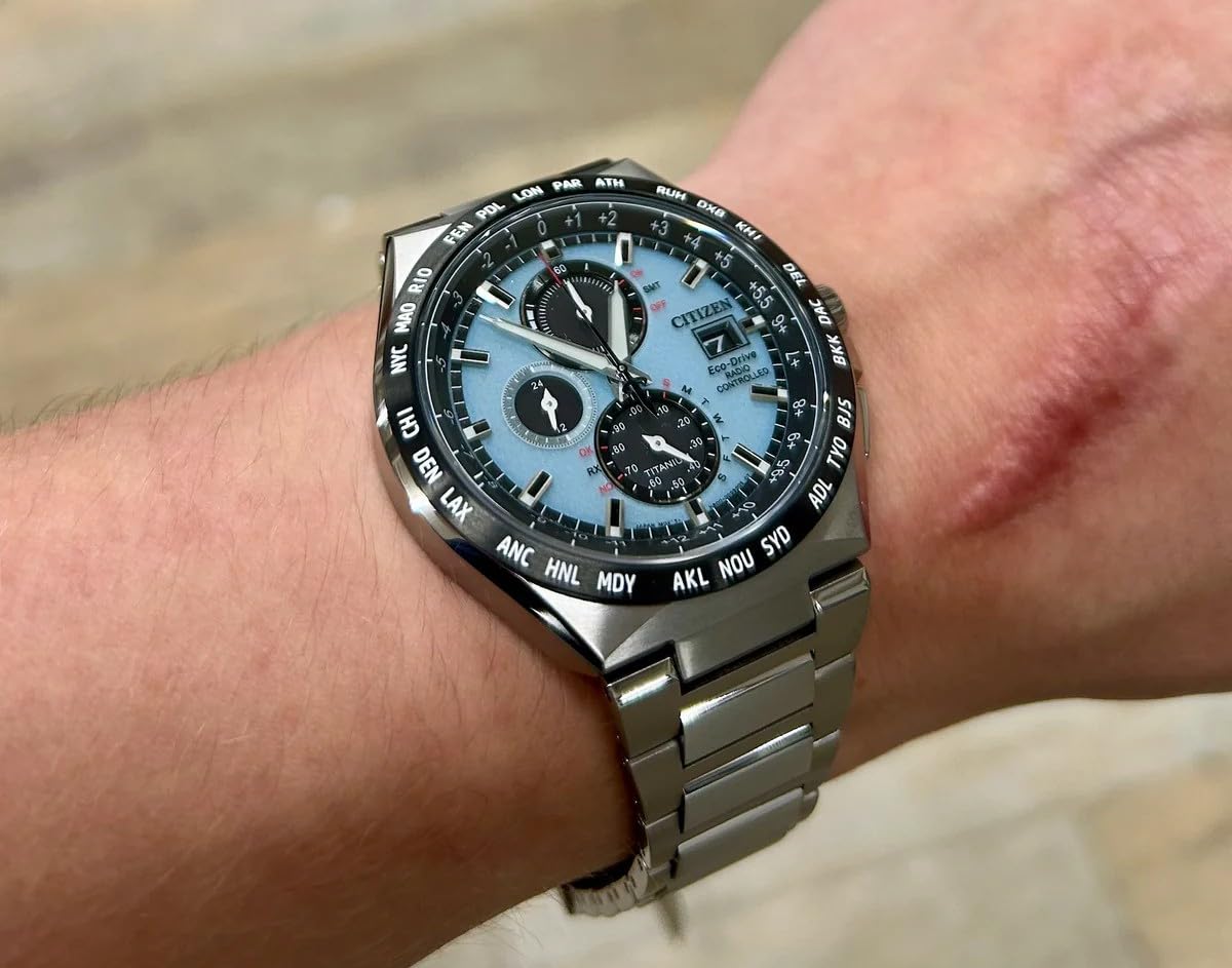 CITIZEN Reloj Cronógrafo para Hombres de Eco-Drive AT8238-84M