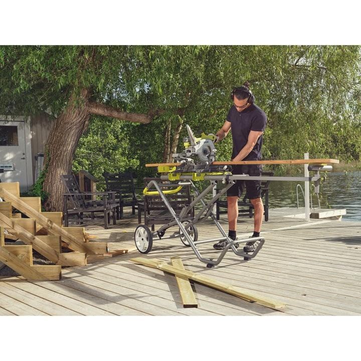 RYOBI - Ingletadora Radial a Batería 18V ONE+ 216 mm - Capacidad 70 x 270 mm a 90° - Guía Láser - Entregada con 1 Hoja de 48 Dientes, 1 Bolsa de Polvo (sin Cargador ni Batería) - R18MS216-0