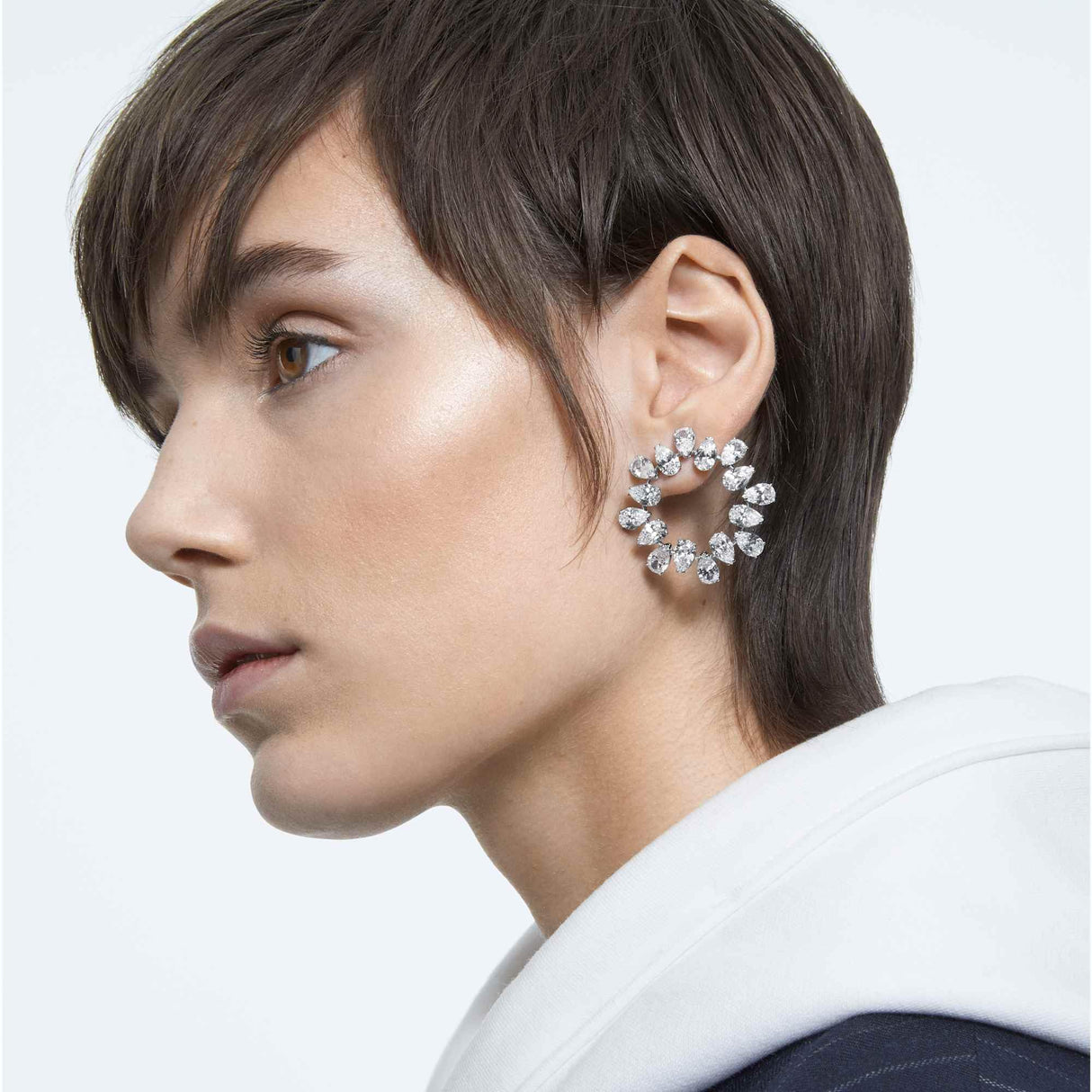 Swarovski Pendientes de aro Millenia, Talla pera, Blancos, Baño de rodio