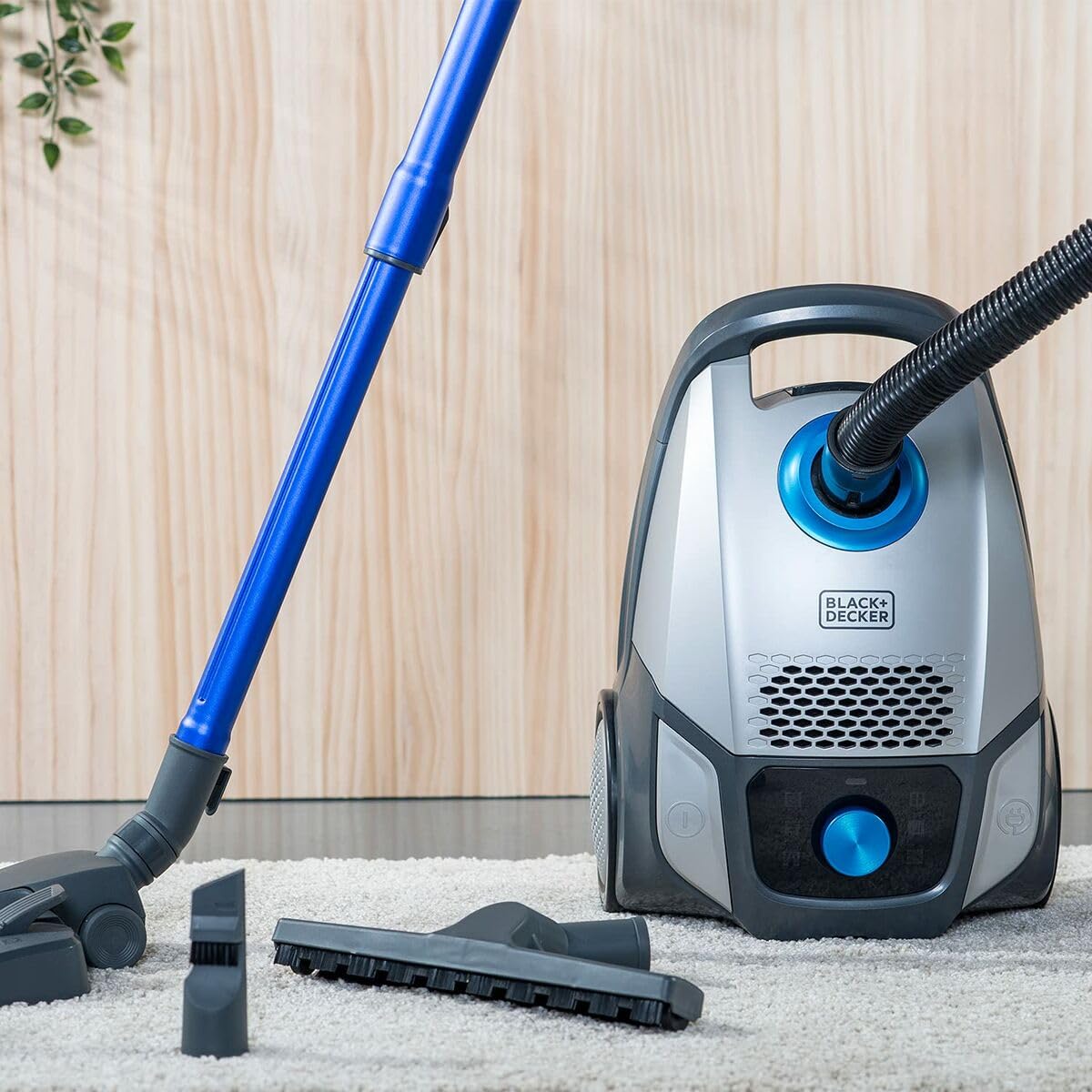 Black+Decker BXVMB700E Aspirador de Trineo con Bolsa, 700W, HEPA13: extraíble y Lavable, 4L Capacidad, Zapata parquet Suelos delicados, Boquilla 2 en 1, Tubo telescópico Aluminio 470 mm