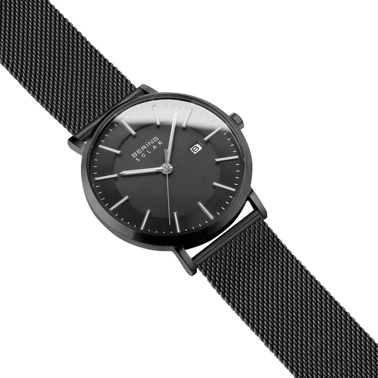 BERING 15439-222 Reloj solar para hombre con caja de acero inoxidable de 39 mm con acabado negro y esfera negra, correa milanesa, cristal de zafiro y resistencia al agua de 10 ATM