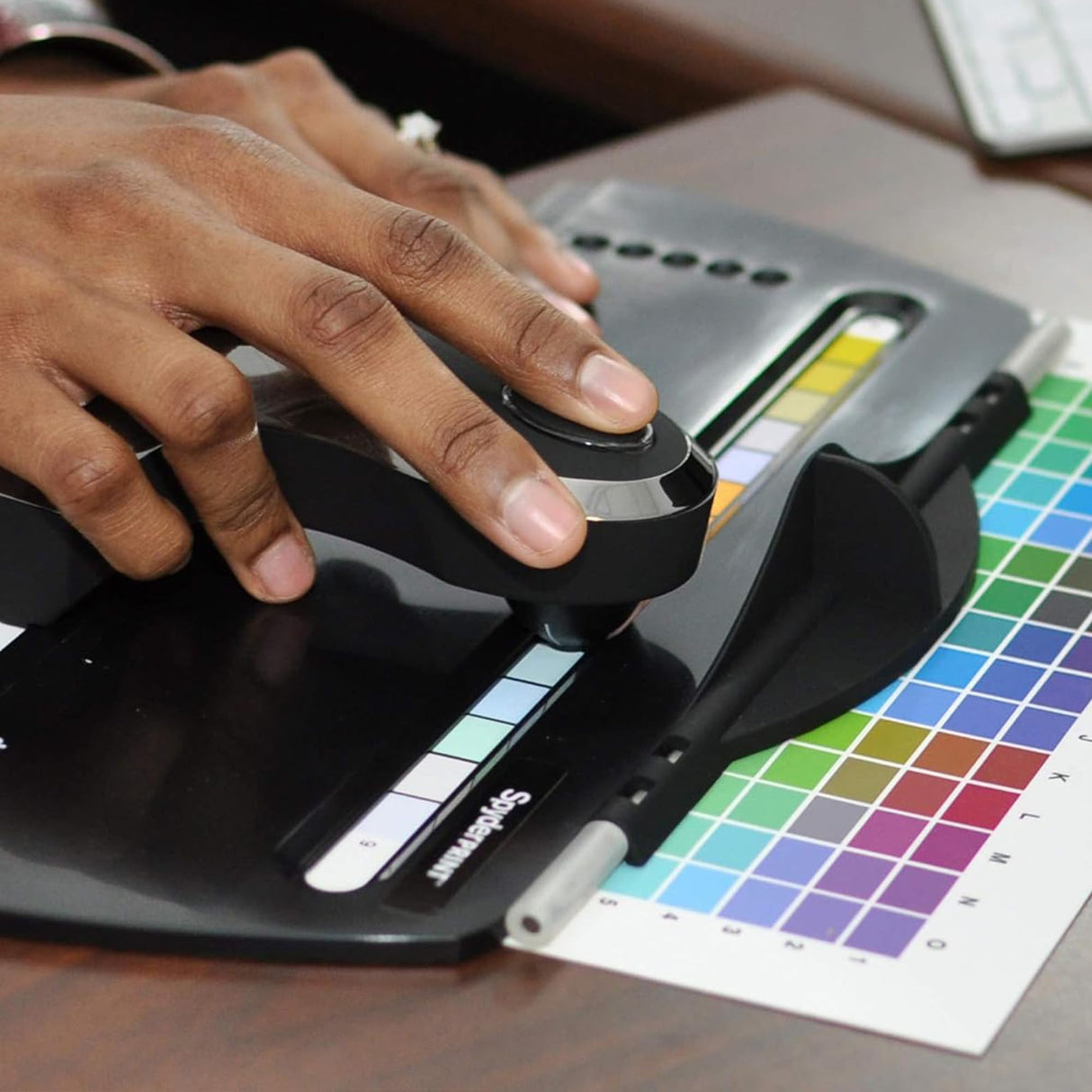 Datacolor Spyder Print Studio Kit - Incluye Spyder Print, SpyderPro, Spyder Cube - con maletta metálica - Gestión Completa del Color de fotografías, Desde la Captura hasta la edición y la impresión