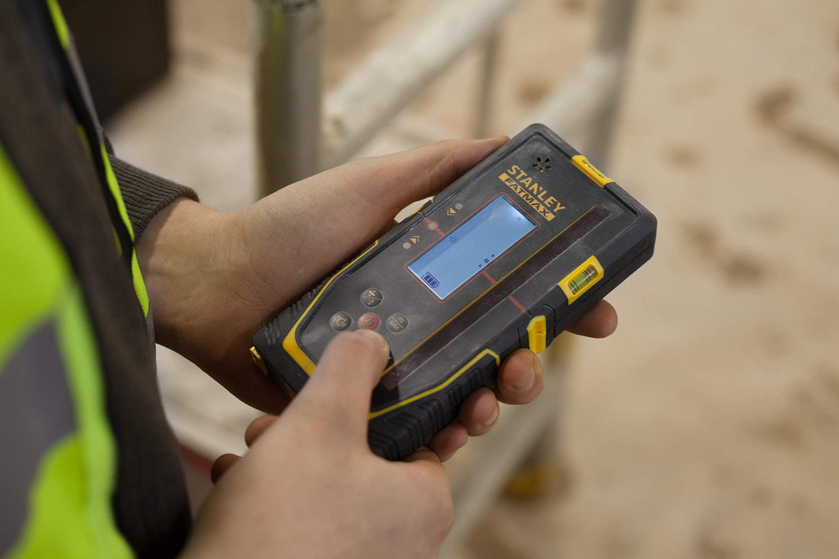 Stanley FatMax - Receptor láser rotativo (para láser rojo, gran área de trabajo: Ø 600 m, radio 300 m, 2 niveles de precisión, ventana de receptor extragrande), color negro y amarillo