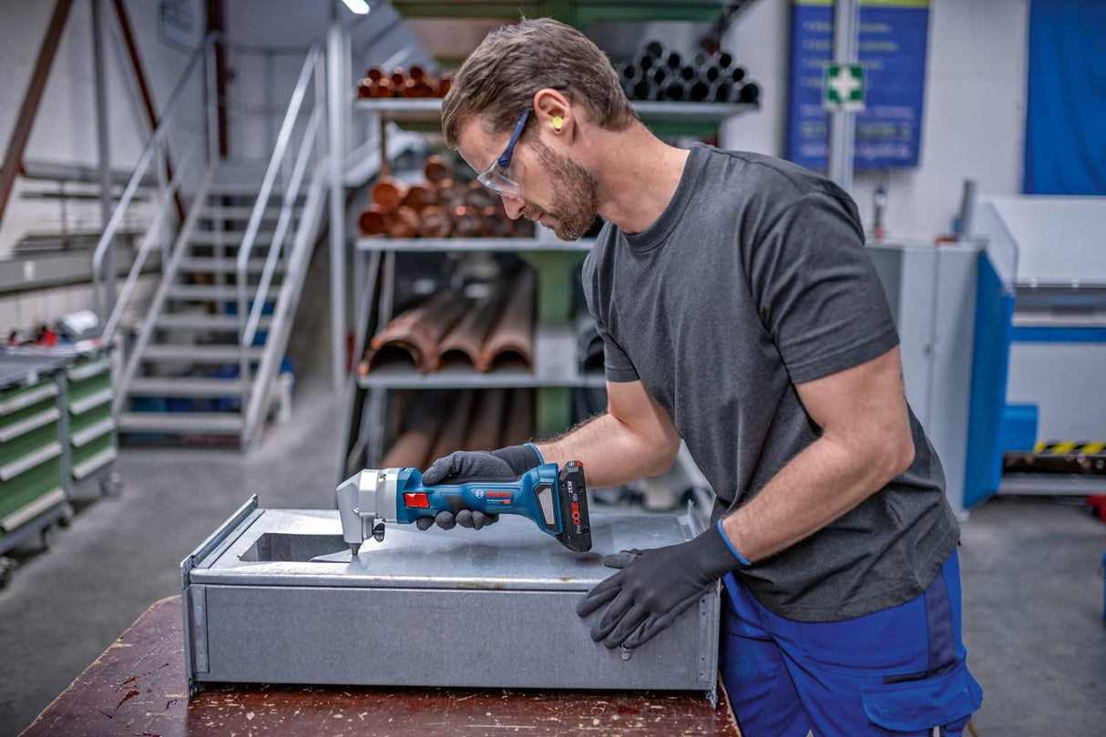 Bosch Professional 18V System GNA 18V-16 E - Punzonadora a batería (Brushless, 1400 cpm, motor Brushless, corte en acero 1,6 mm, 2 baterías ProCORE 4.0Ah, en L-BOXX)