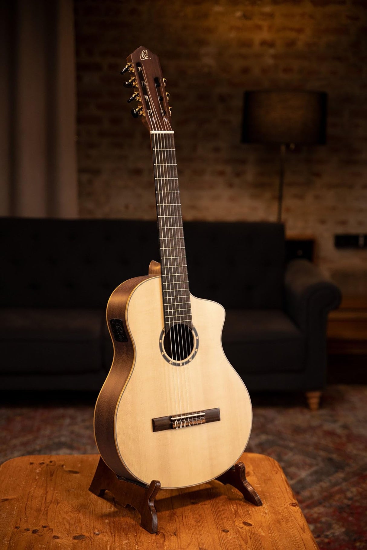 Ortega Guitars Family Series Pro - Guitarra de concierto de 7 cuerdas, electroacústica, abeto y sapele con acabado satinado, color natural, incluye funda (RCE133-7)