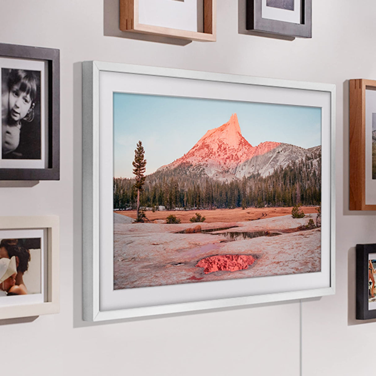 SAMSUNG TV The Frame 2023 55LS03 - Smart TV de 55", Galería de Arte con Display Mate, Marcos Intercambiables, Tecnología Quantum Dot, One Connect y Cable Casi Invisible, Soporte de Pared Slim