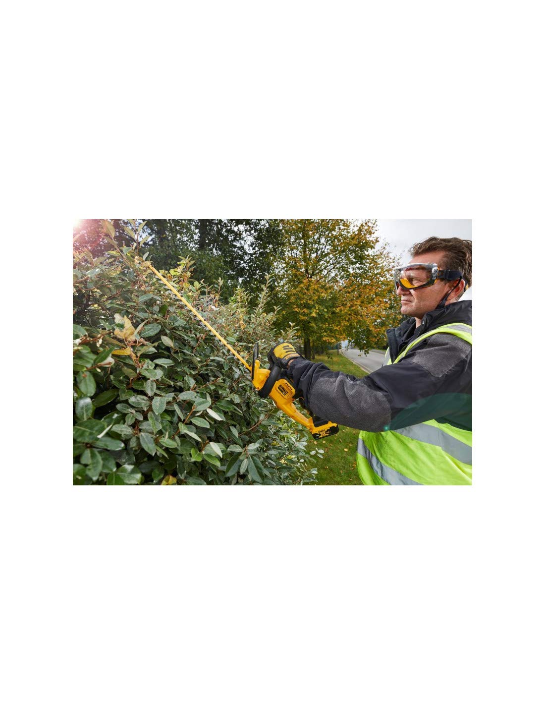 DeWalt DCM563P1-QW - Cortasetos sin escobillas, XR 18 V con batería Li-Ion 5, 0 Ah, 55 cm, 19 mm