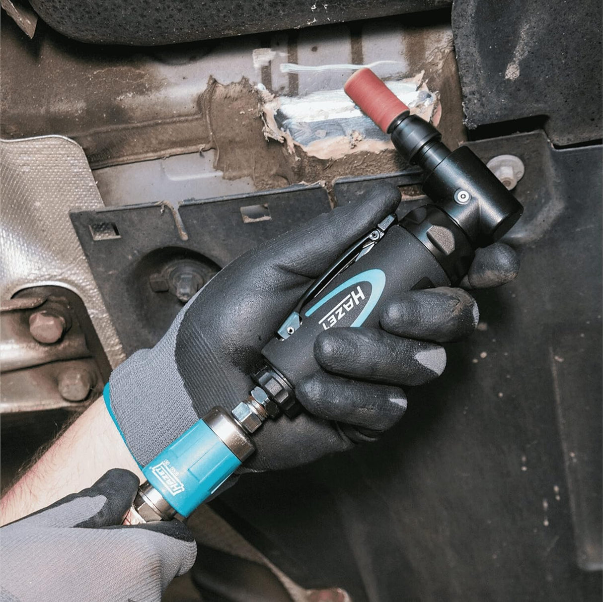 Amoladora de vástago HAZET 9032N-5 I diseño en ángulo para regulación continua de la velocidad, rosca interior de 12,91 mm (1/4″), incl. tapón de acoplamiento I herramienta práctica para lijar