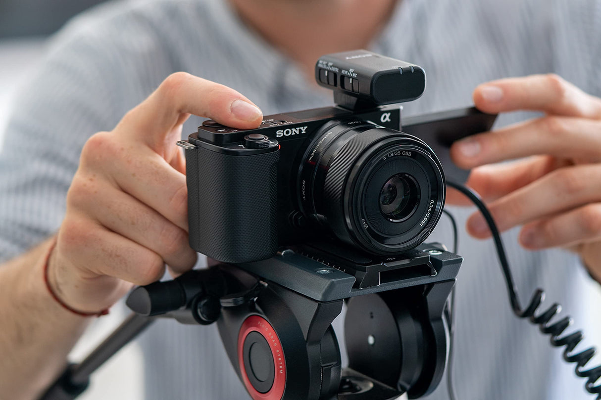Sony Alpha ZV-E10 | Cámara Vlog con lente intercambiable sin espejo APS-C (pantalla pivotante para vlogs, video 4K, autoenfoque ocular en tiempo real) Negro