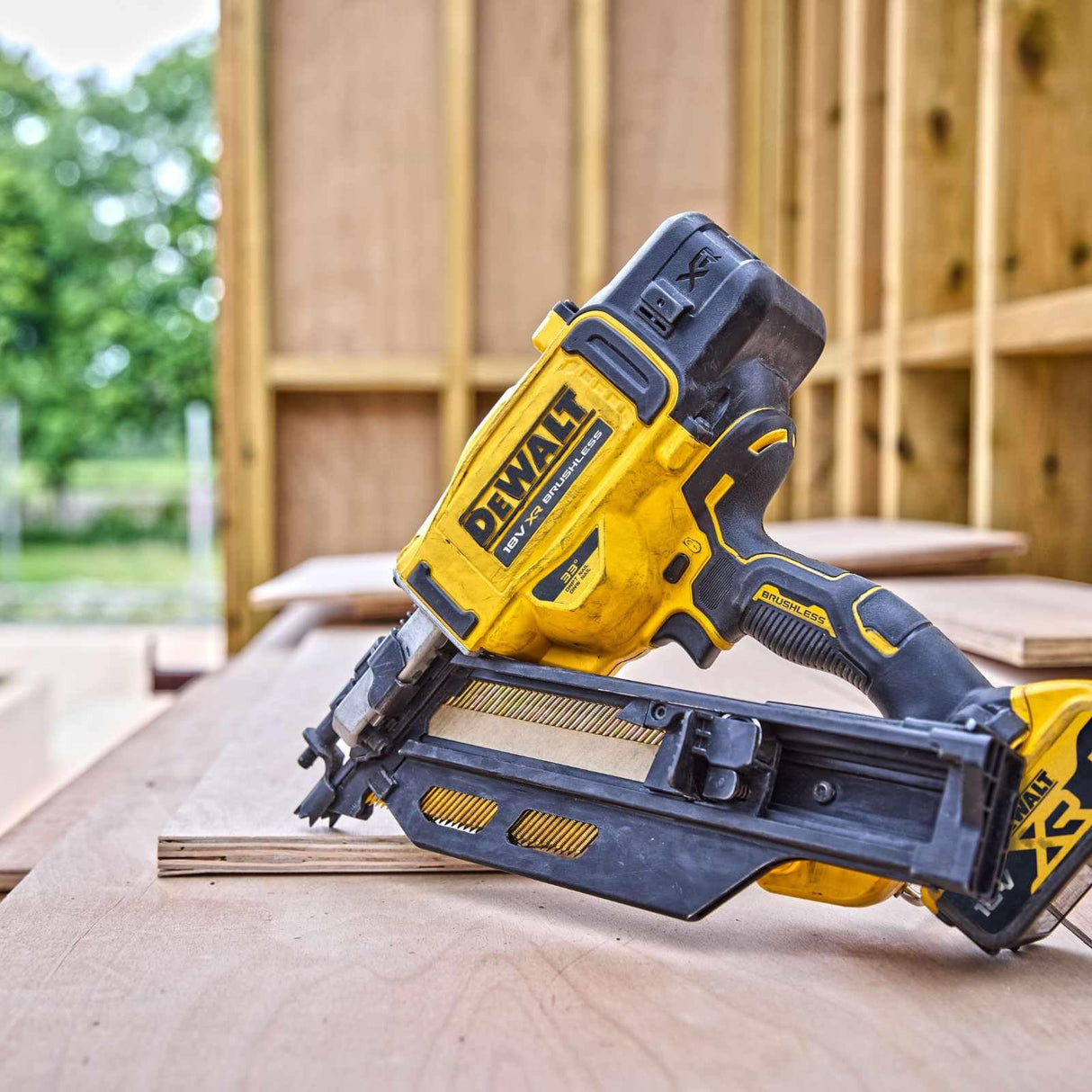 DeWalt DCN950N-XJ - Clavadora de Estructuras sin escobillas XR 18V, 33 Grados, Secuencial/Rápido, Sin batería/cargador