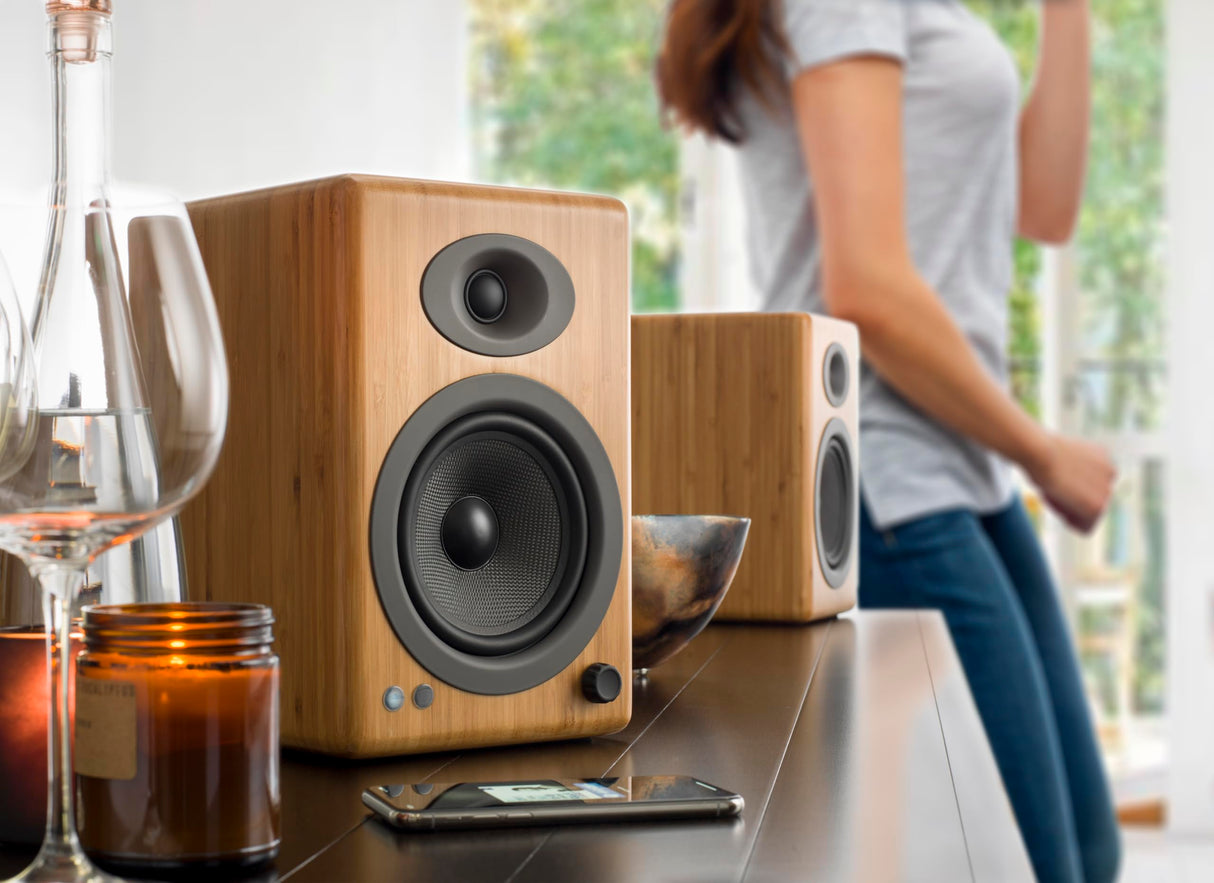Audioengine Altavoces de estantería Altavoces Bluetooth A5 Plus de 150 W para Cine en casa y Estudios